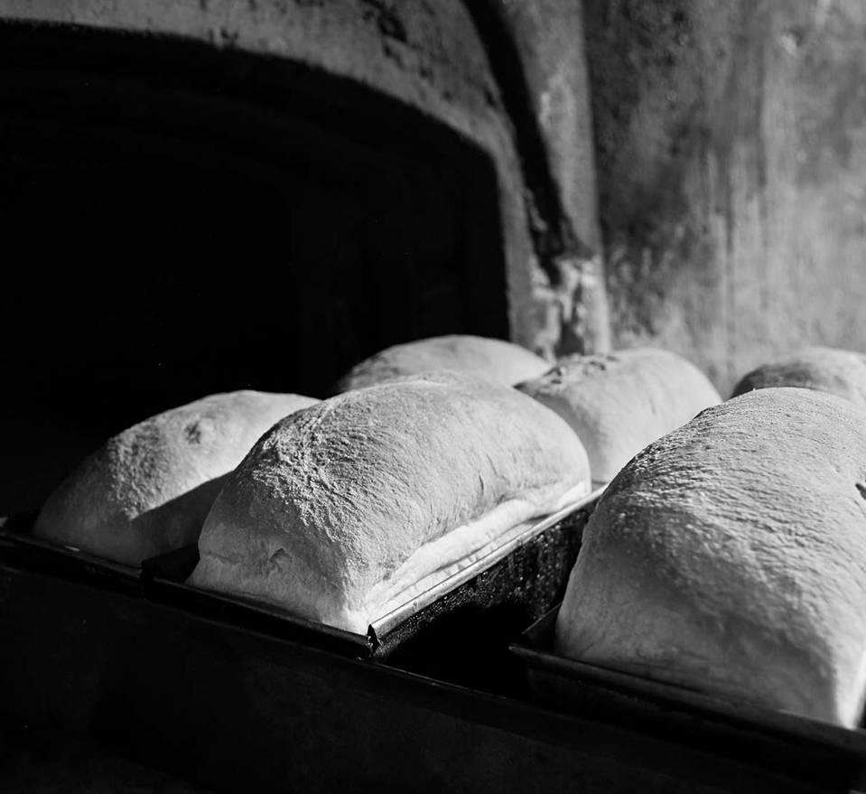 Il forno del panificio a Fusine